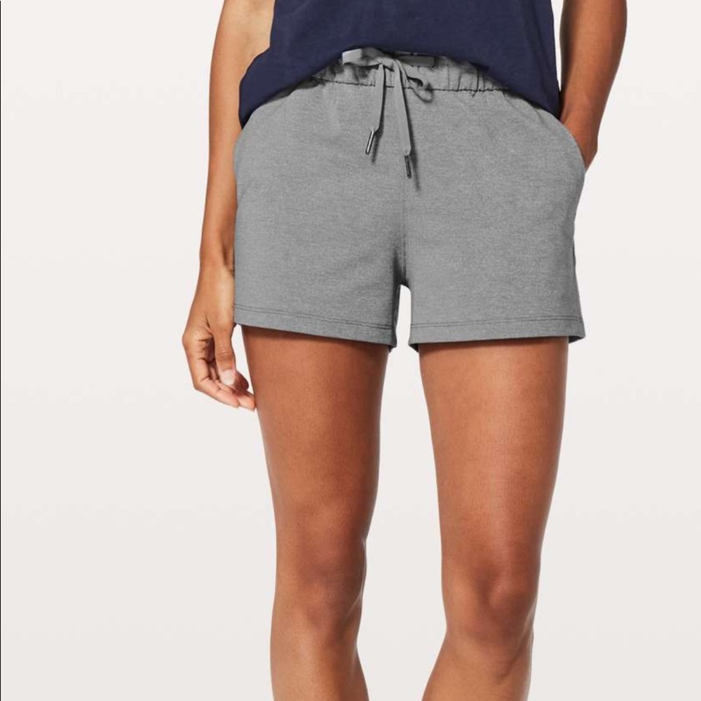 NWOT Lululemon On the Fly Shorts 2.5”
